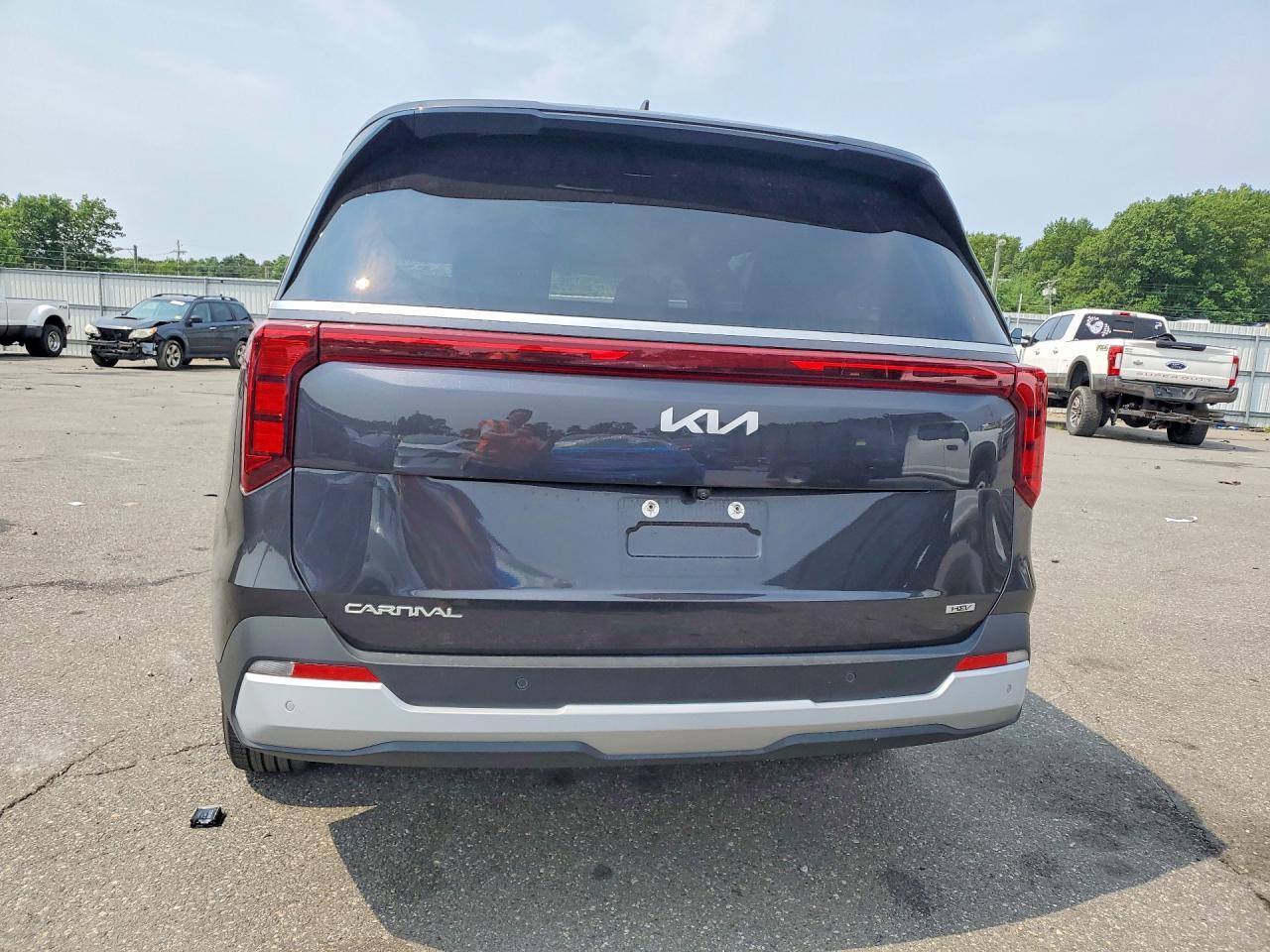 2026 KIA CARNIVAL LXS — Фото 6 из 13
