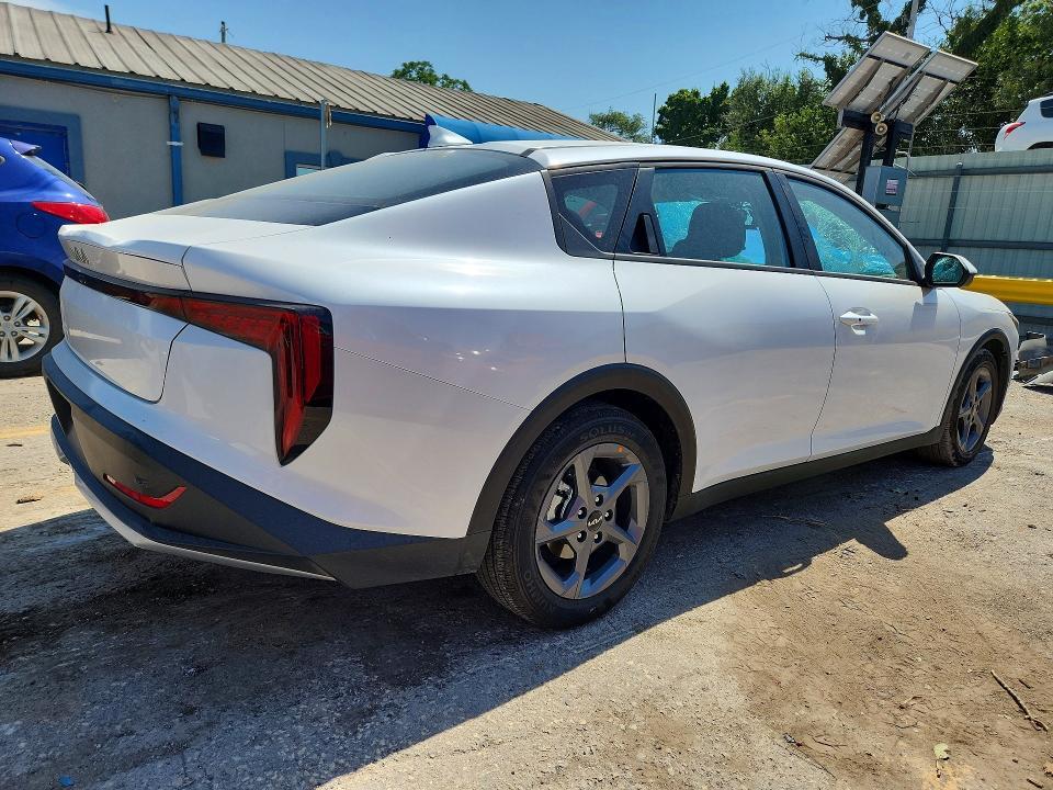 2026 KIA K4 LXS — Фото 3 из 12