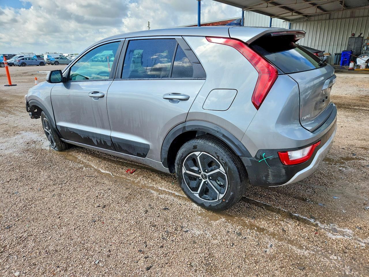 2026 KIA NIRO LX — Фото 2 из 14