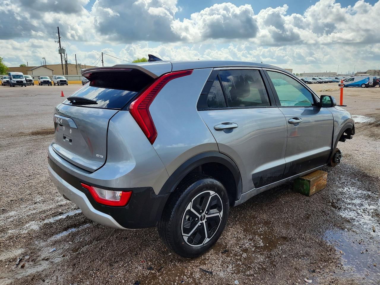 2026 KIA NIRO LX — Фото 3 из 14