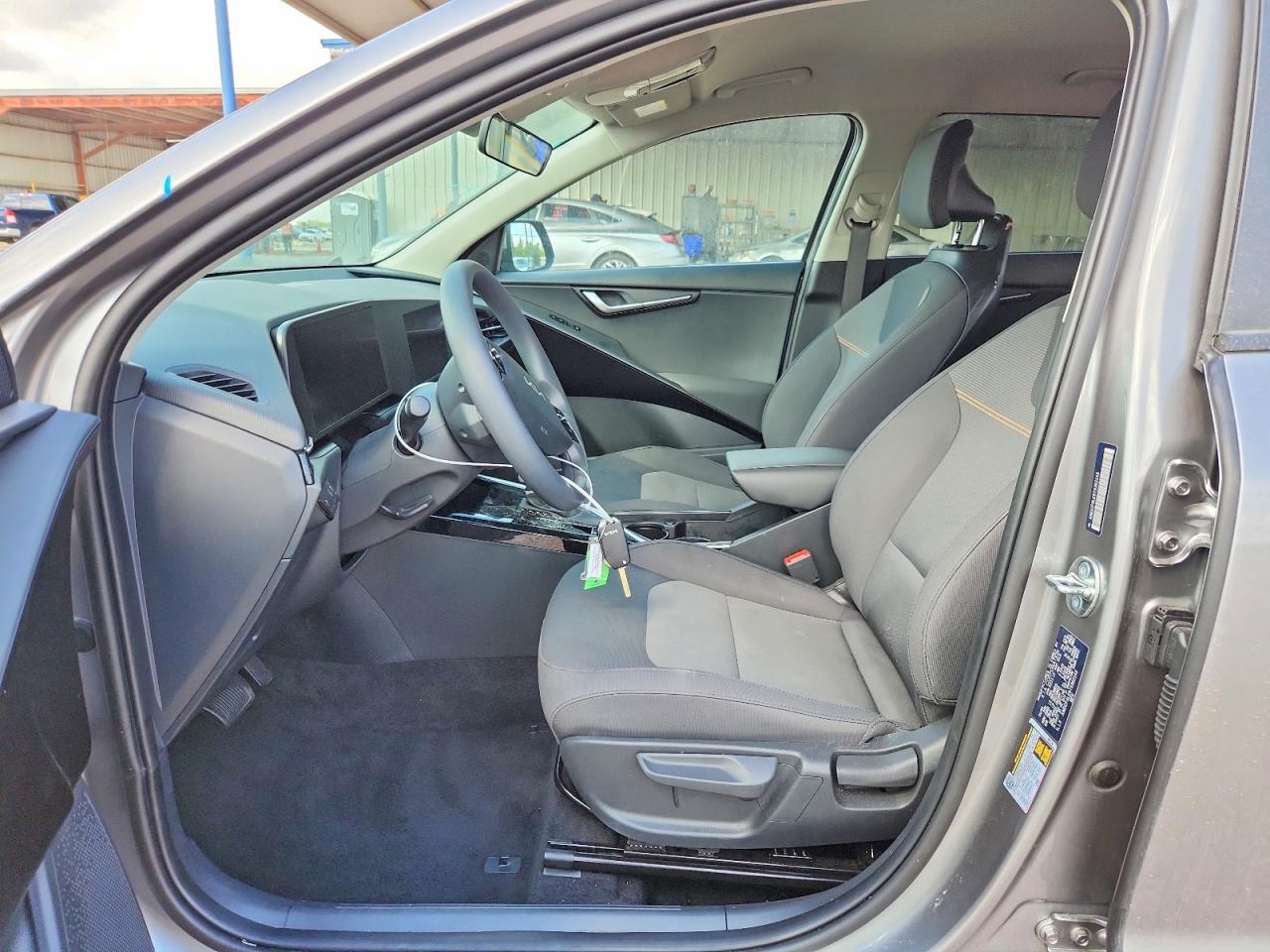 2026 KIA NIRO LX — Фото 7 из 14