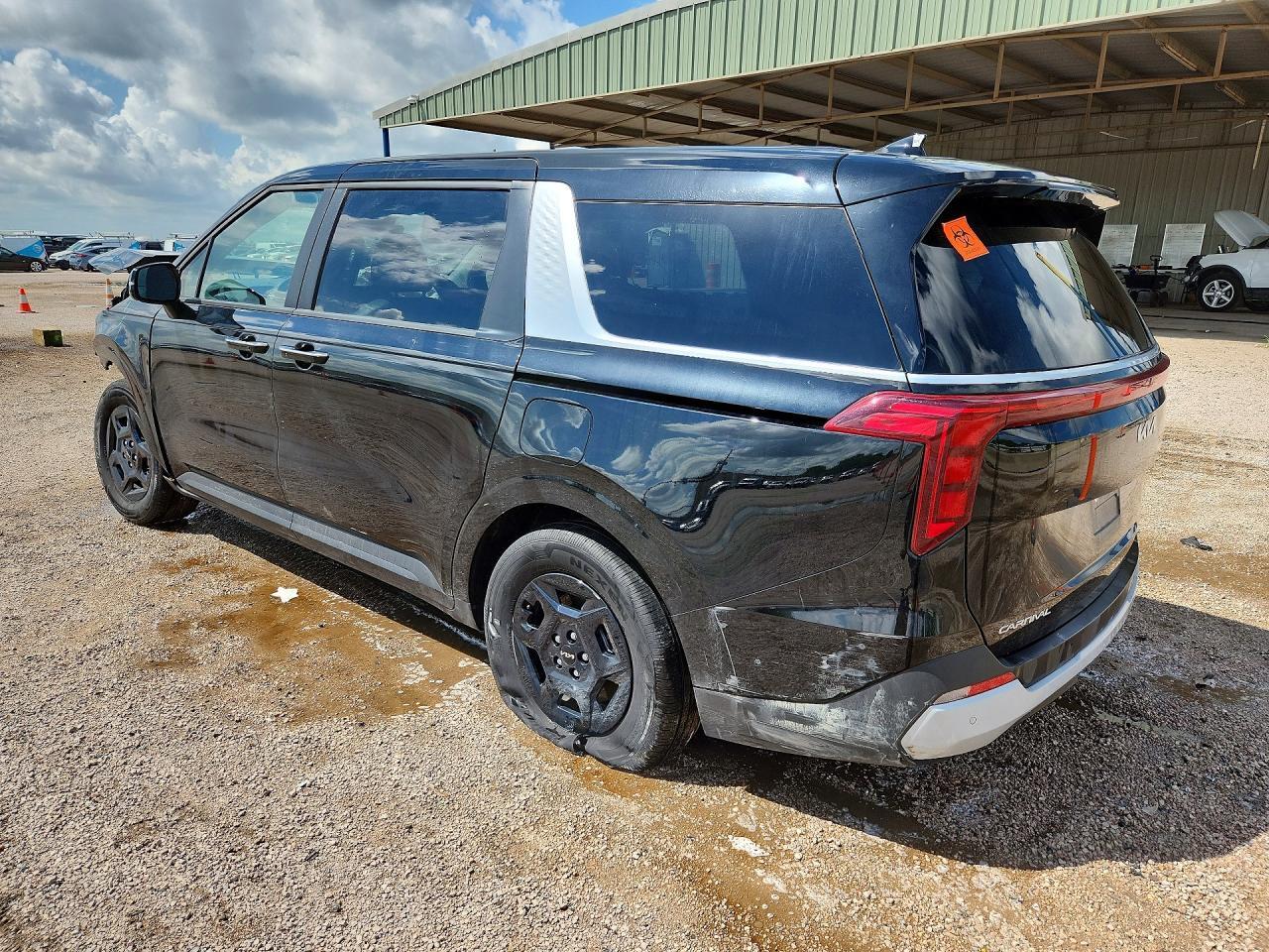 2026 KIA CARNIVAL LXS — Фото 2 из 13
