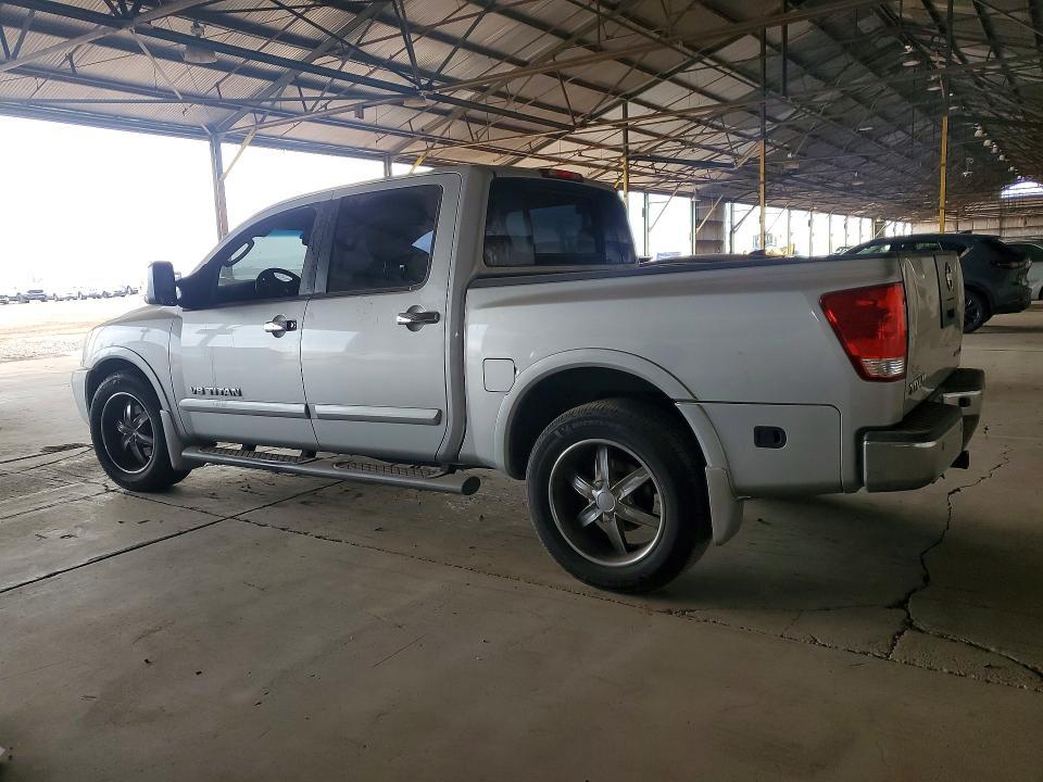 2011 NISSAN TITAN SV — Фото 2 из 14