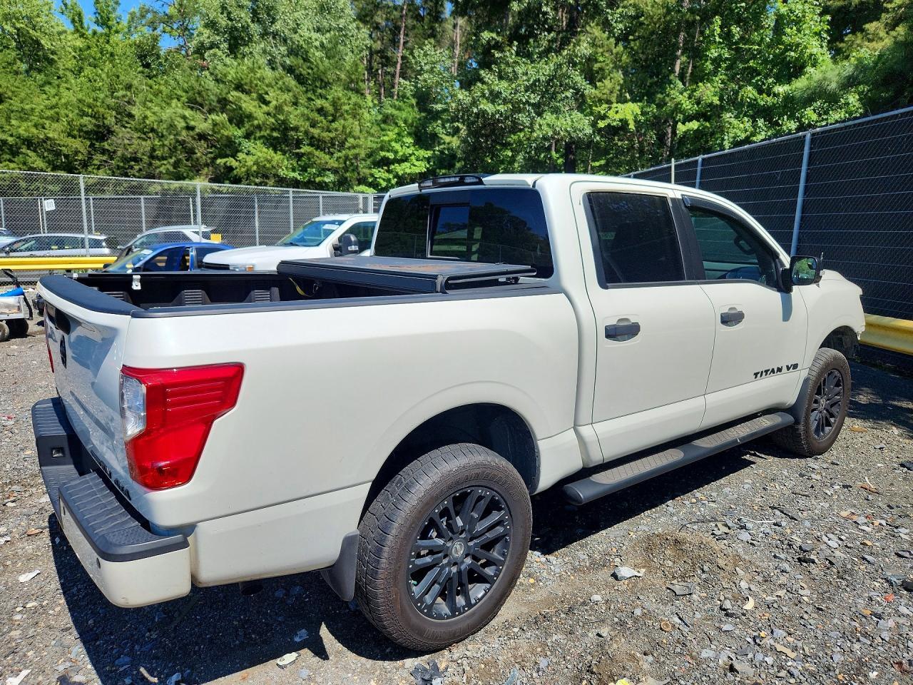 2019 NISSAN TITAN SV — Фото 3 из 12