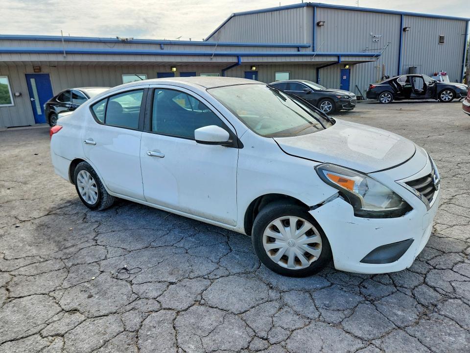 2019 NISSAN VERSA SV — Фото 4 из 12