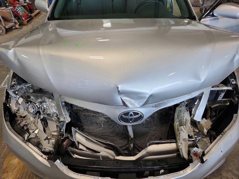 2011 TOYOTA CAMRY LE — Фото 11 из 12