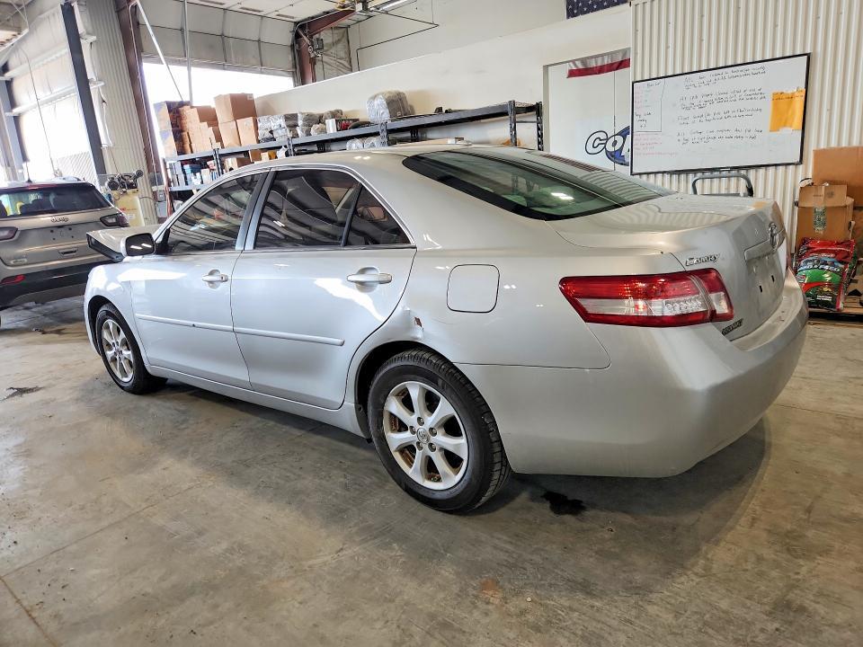 2011 TOYOTA CAMRY LE — Фото 2 из 12