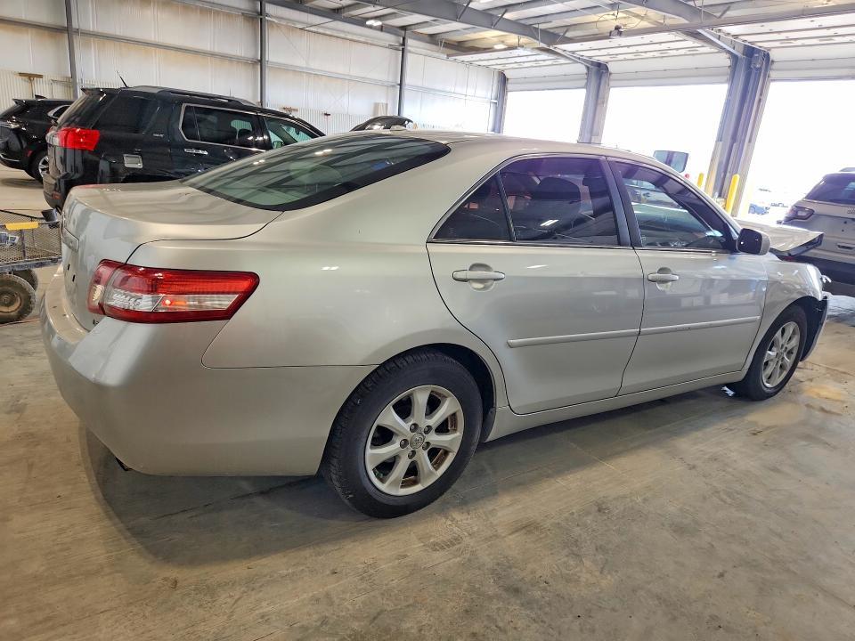 2011 TOYOTA CAMRY LE — Фото 3 из 12