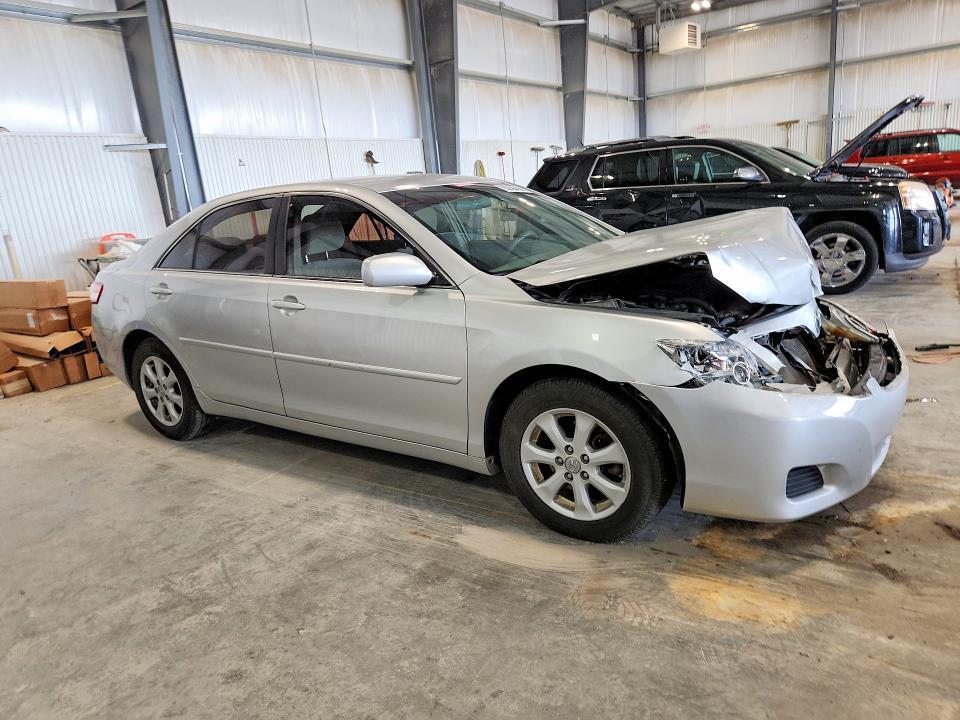 2011 TOYOTA CAMRY LE — Фото 4 из 12