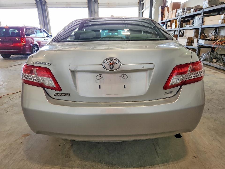 2011 TOYOTA CAMRY LE — Фото 6 из 12