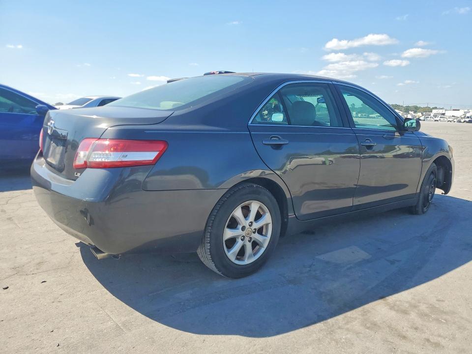 2011 TOYOTA CAMRY LE V6 — Фото 3 из 12