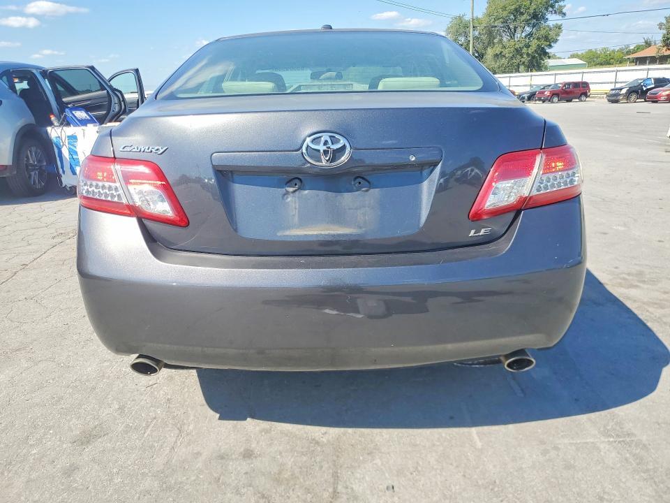 2011 TOYOTA CAMRY LE V6 — Фото 6 из 12