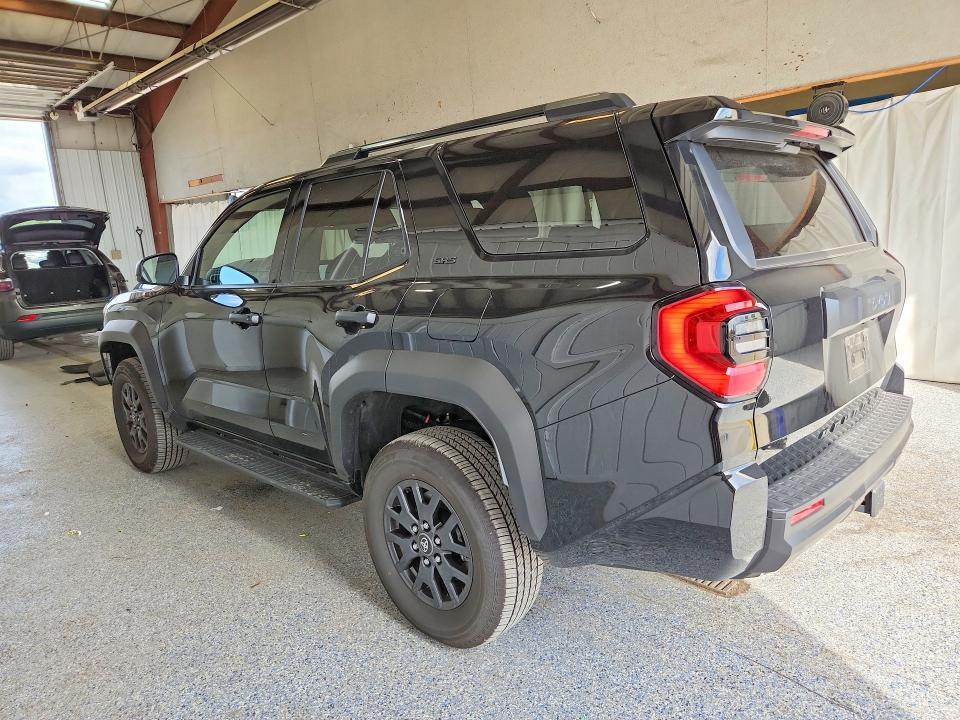 2026 TOYOTA 4RUNNER SR5 — Фото 2 из 14