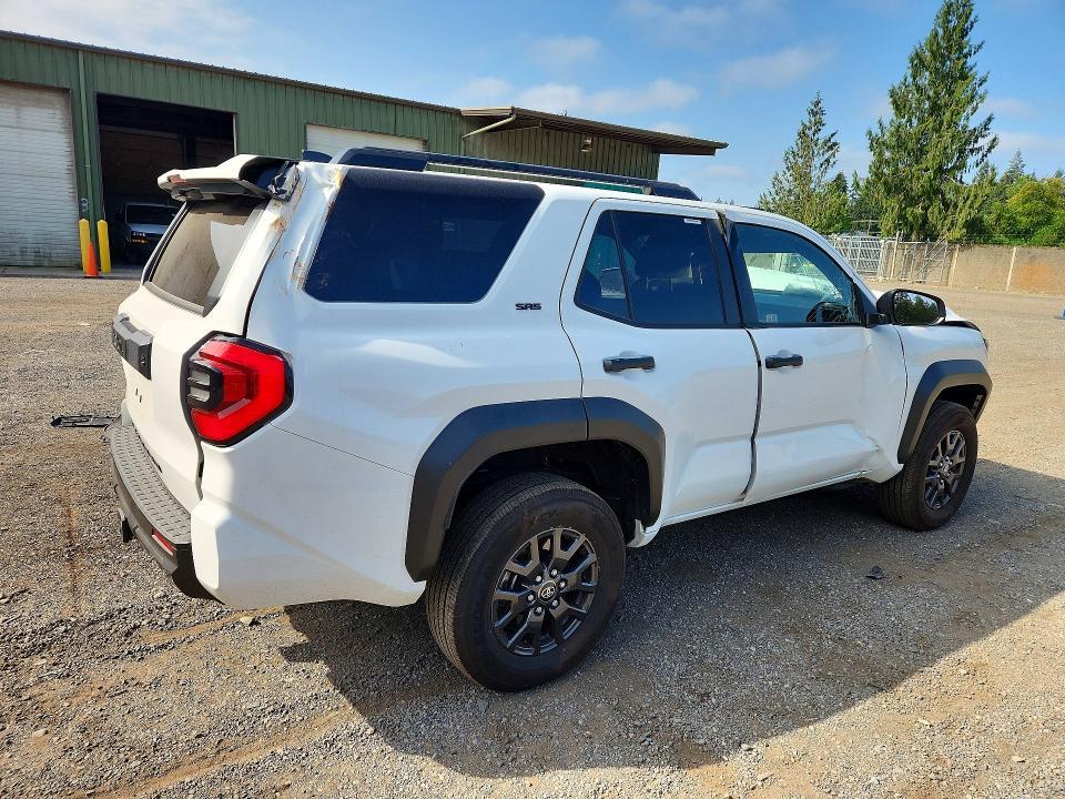 2026 TOYOTA 4RUNNER SR5 — Фото 3 из 13