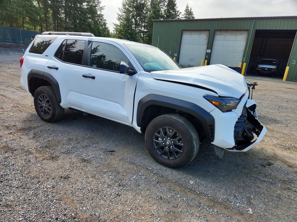 2026 TOYOTA 4RUNNER SR5 — Фото 4 из 13