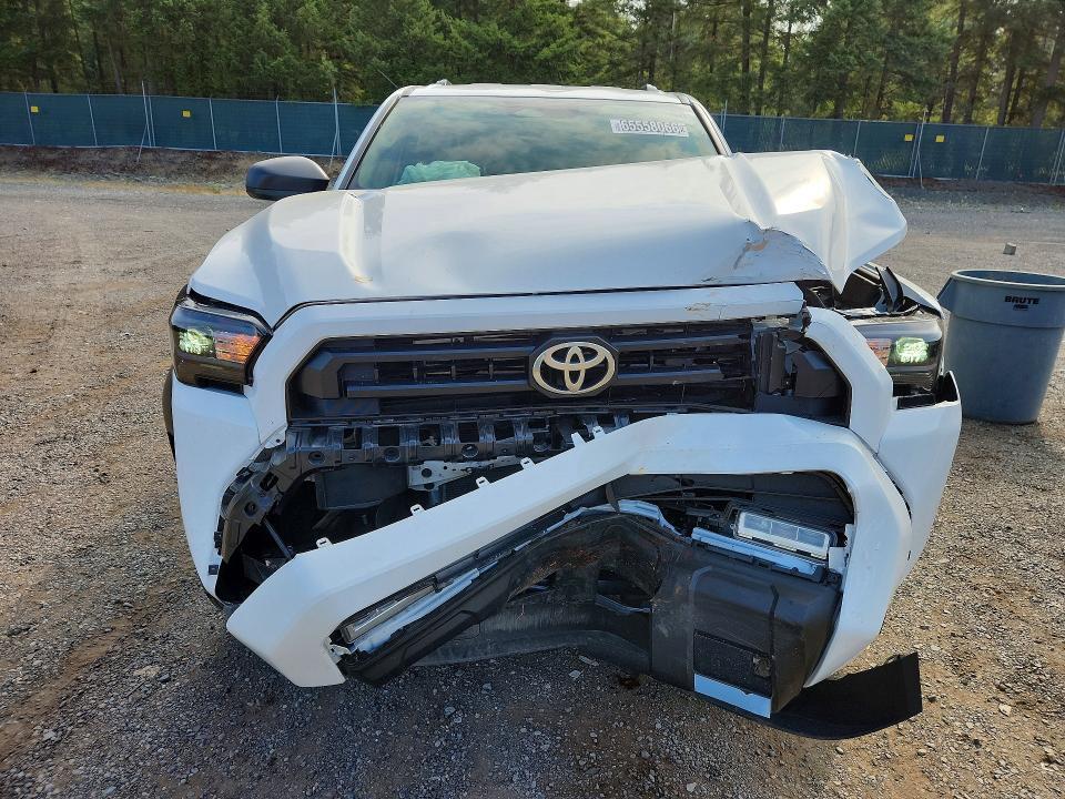 2026 TOYOTA 4RUNNER SR5 — Фото 5 из 13