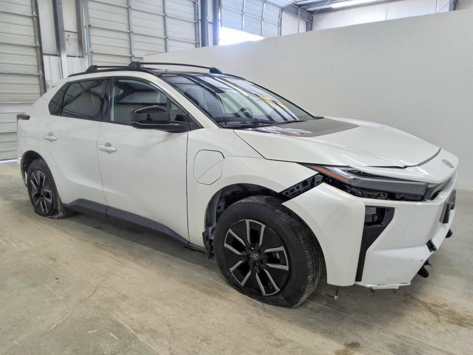 JTMBCAEB8TA005364 2026 TOYOTA BZ photo no. 4