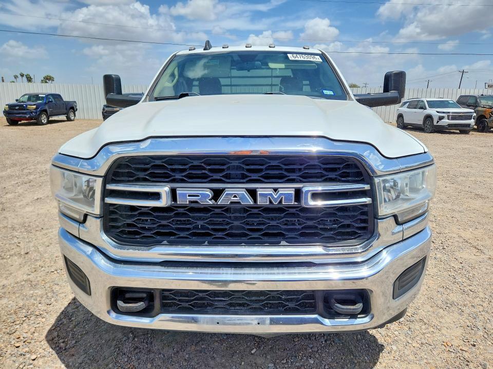 2019 RAM 3500 — Фото 5 из 12