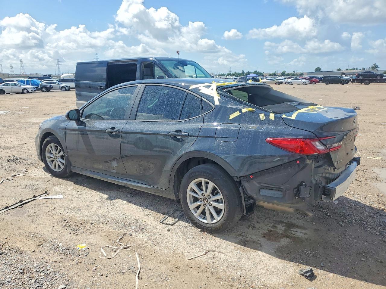 2026 TOYOTA CAMRY LE — Фото 2 из 12