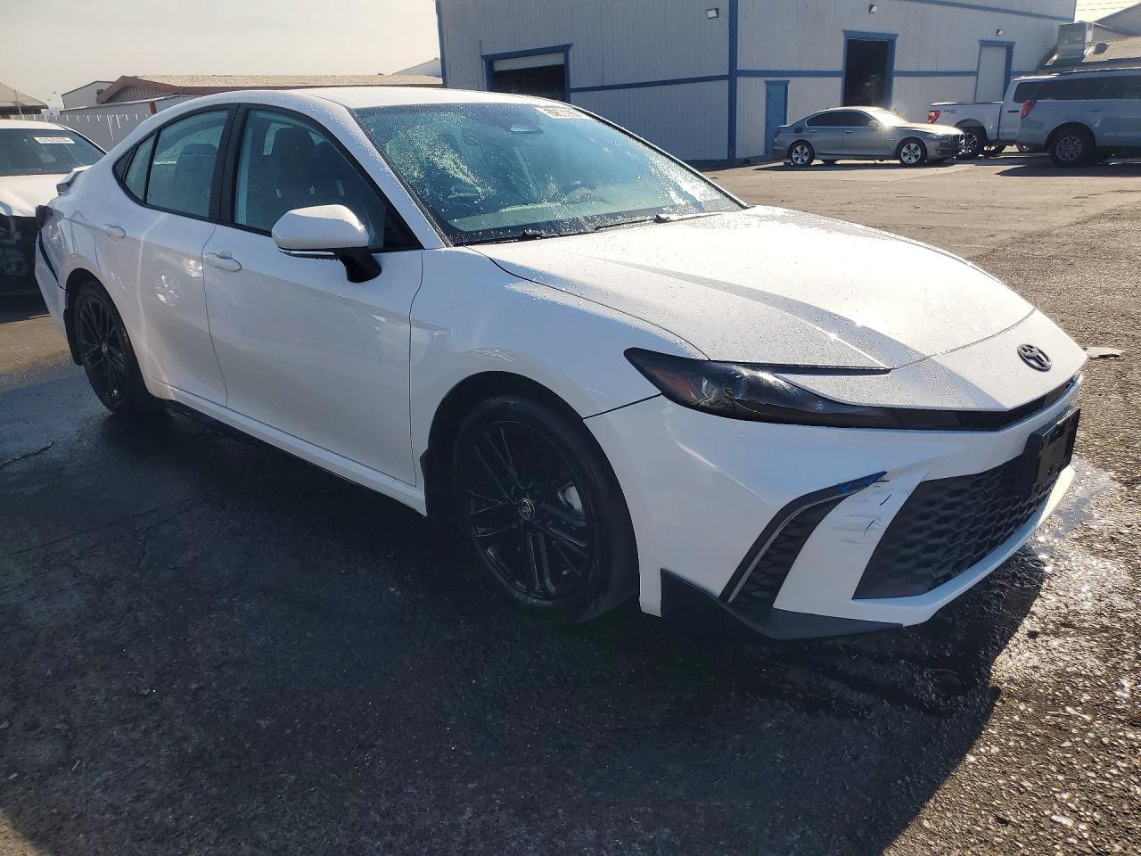 2026 TOYOTA CAMRY SE — Фото 4 из 12