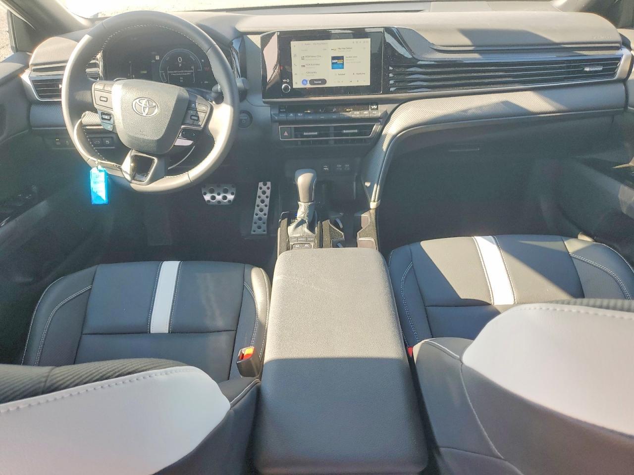 2026 TOYOTA CAMRY SE — Фото 8 из 12