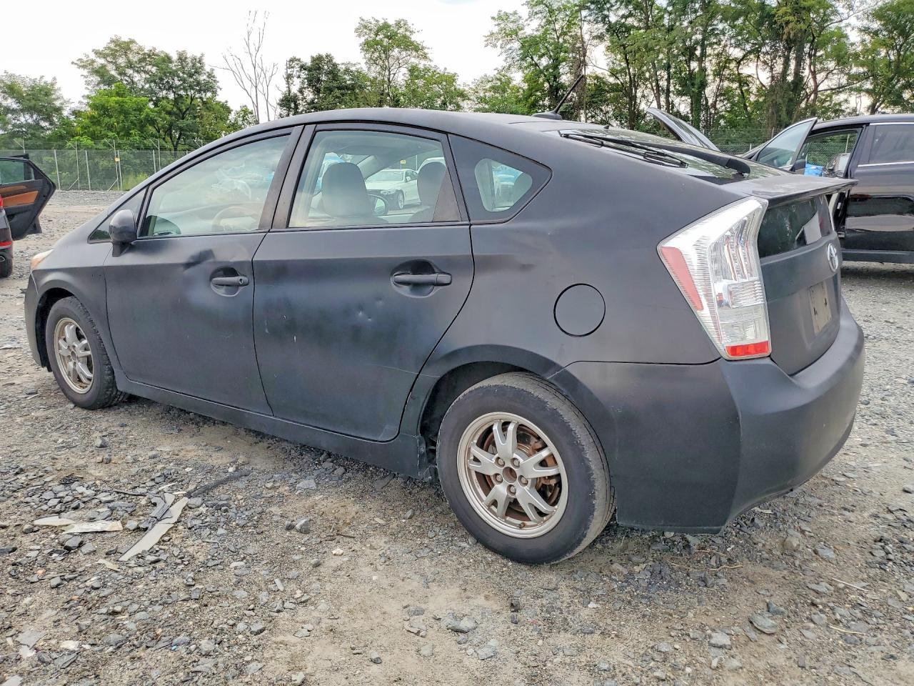 2011 TOYOTA PRIUS TWO — Фото 2 из 12