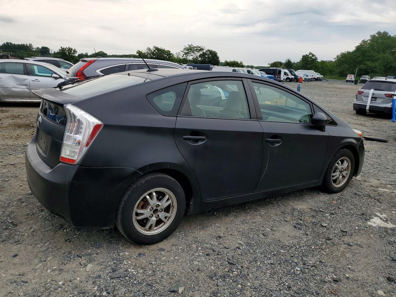 2011 TOYOTA PRIUS TWO — Фото 3 из 12