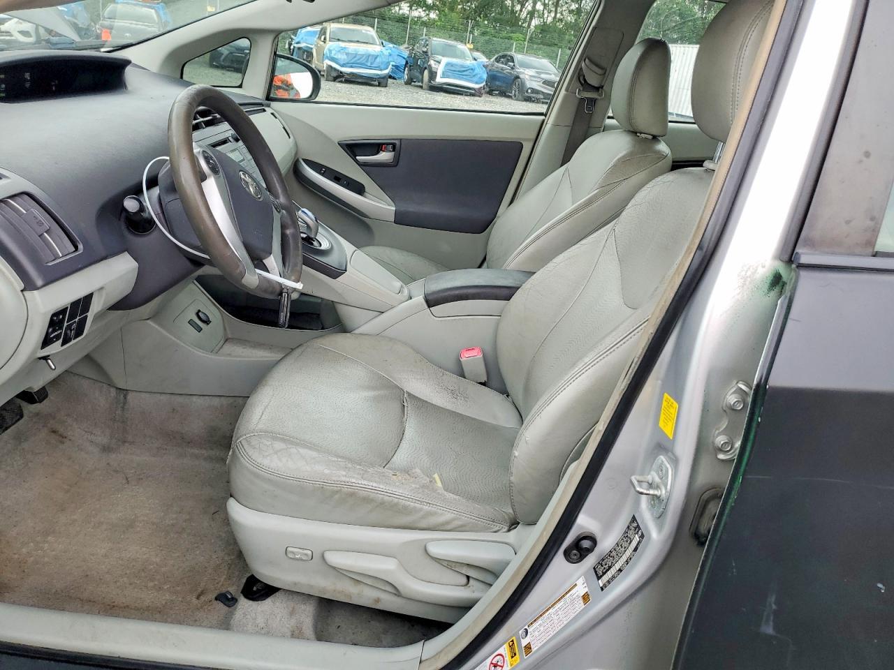 2011 TOYOTA PRIUS TWO — Фото 7 из 12