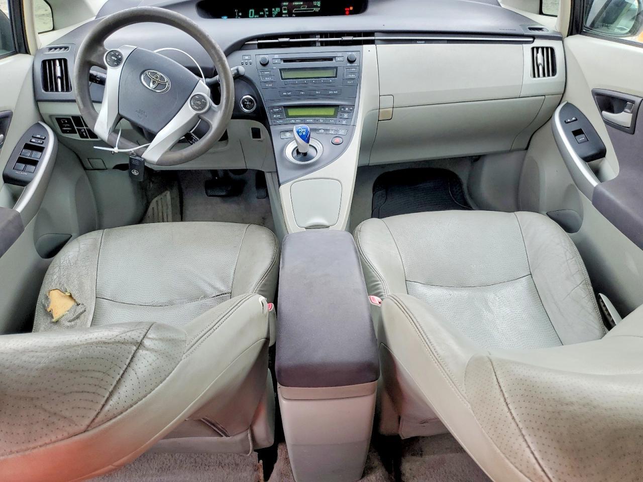 2011 TOYOTA PRIUS TWO — Фото 8 из 12