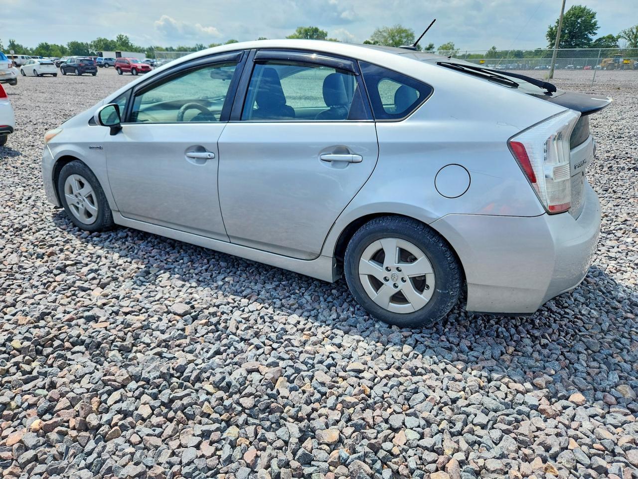2011 TOYOTA PRIUS THREE — Фото 2 из 12