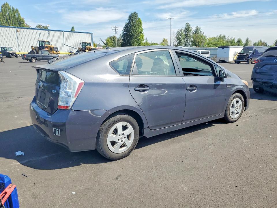 2011 TOYOTA PRIUS THREE — Фото 3 из 12