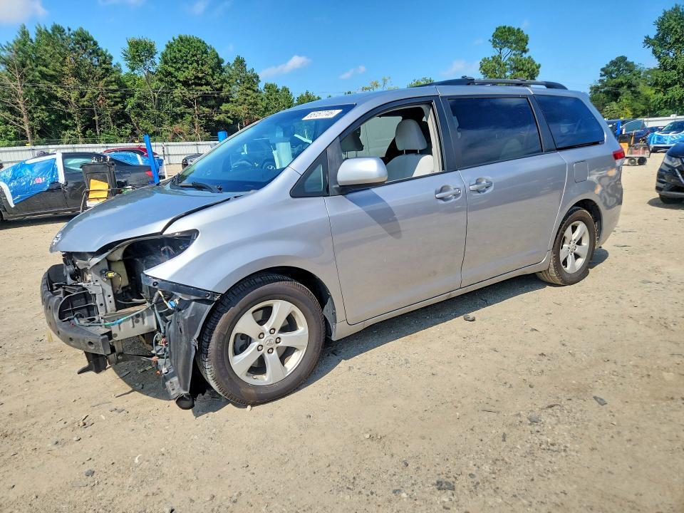 2011 TOYOTA SIENNA 5TDKK3DC0BS050051