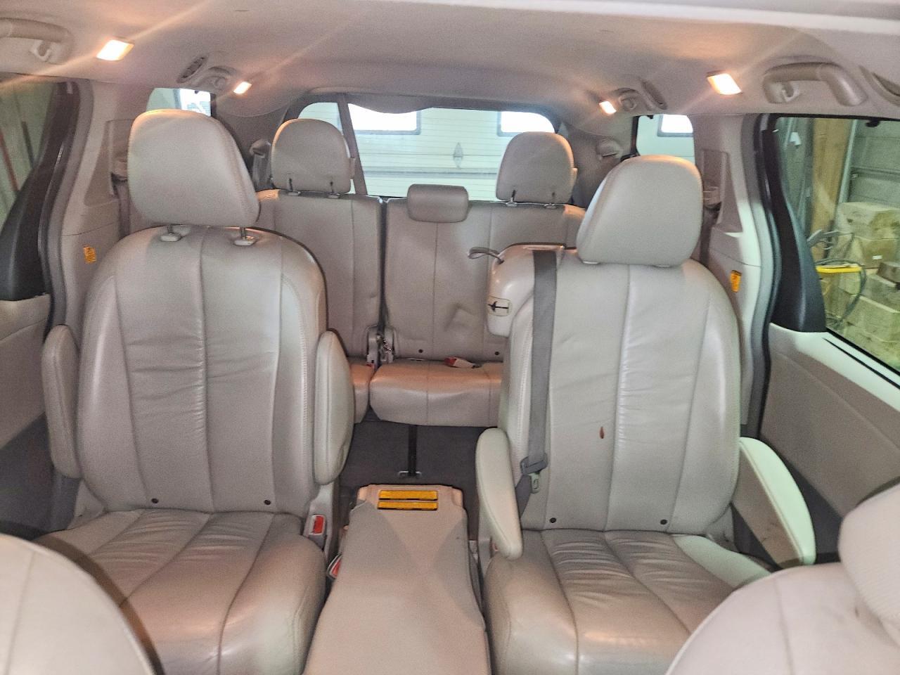 2011 TOYOTA SIENNA XLE 8-PASSENGER — Фото 10 из 13