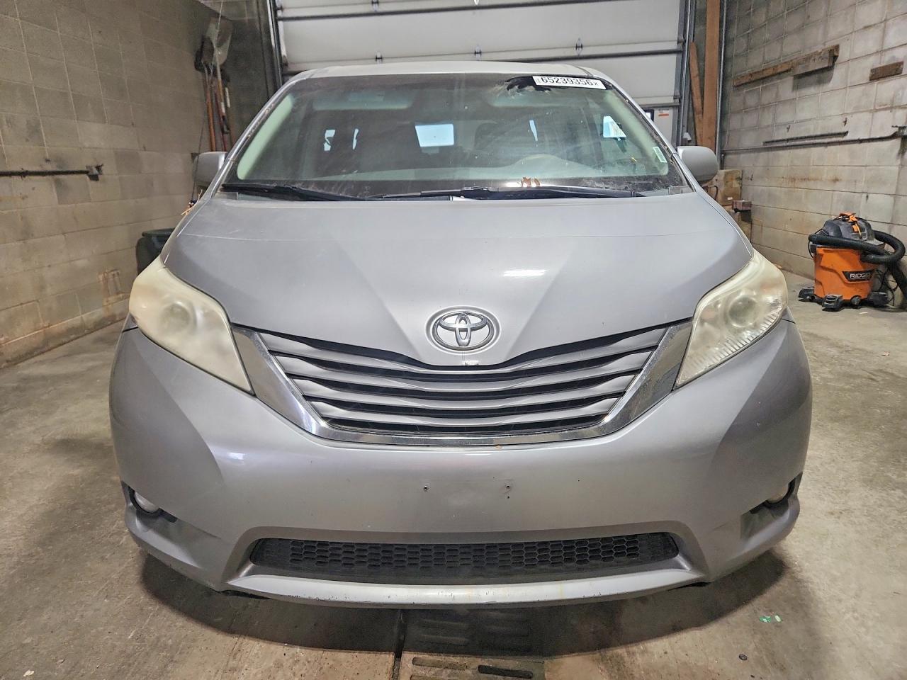 2011 TOYOTA SIENNA XLE 8-PASSENGER — Фото 5 из 13