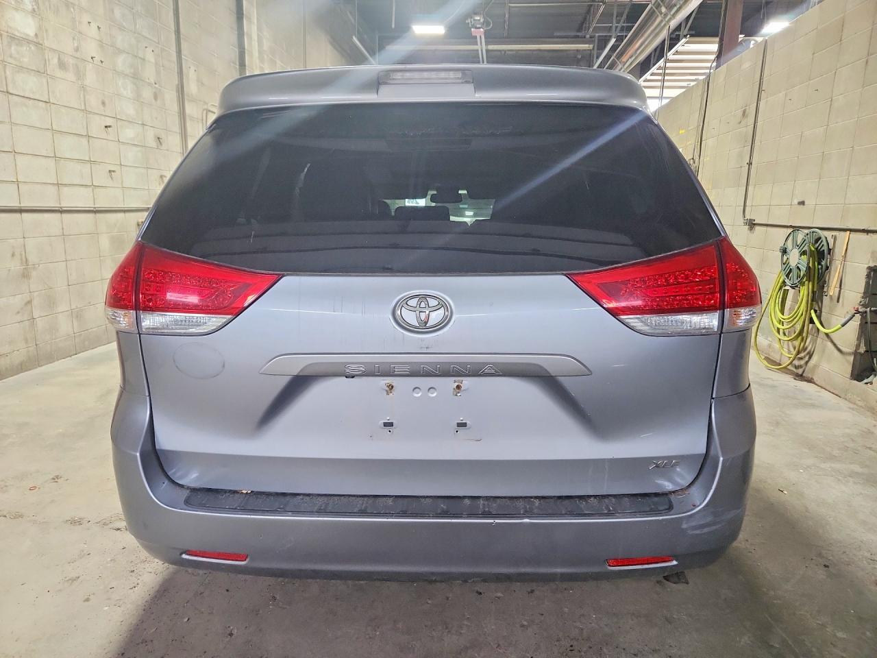 2011 TOYOTA SIENNA XLE 8-PASSENGER — Фото 6 из 13
