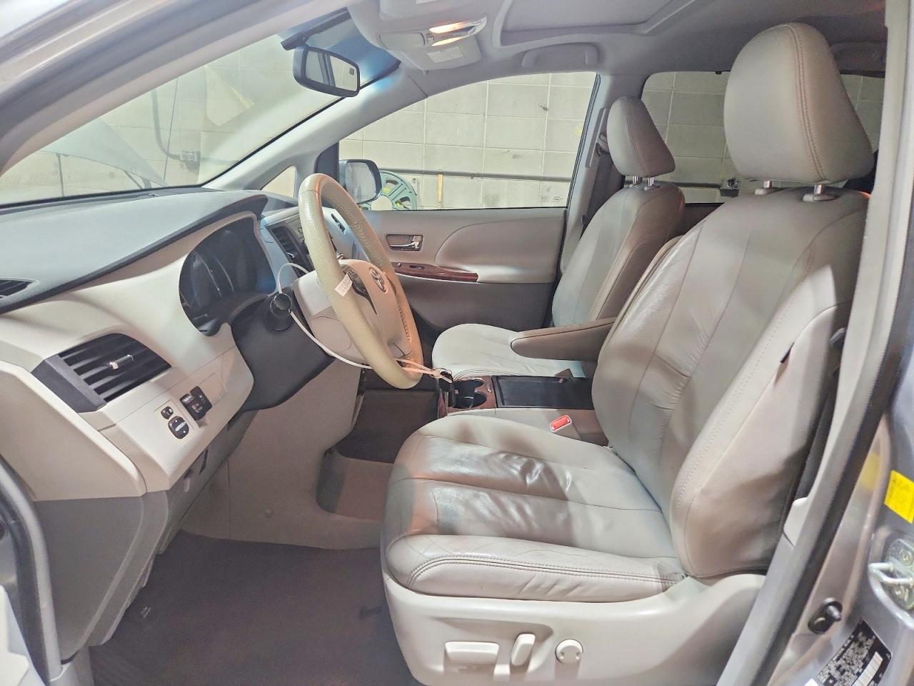 2011 TOYOTA SIENNA XLE 8-PASSENGER — Фото 7 из 13
