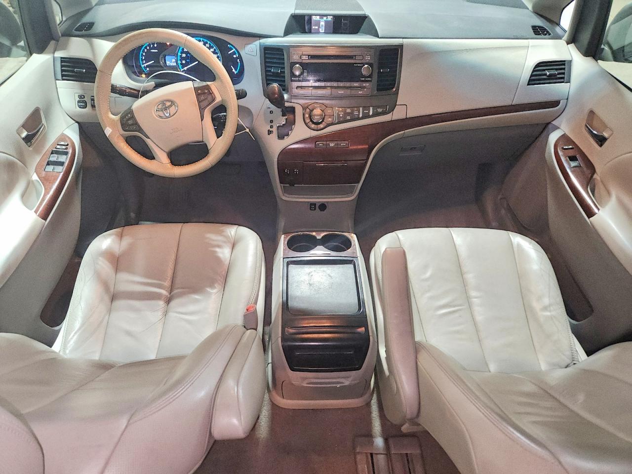2011 TOYOTA SIENNA XLE 8-PASSENGER — Фото 8 из 13