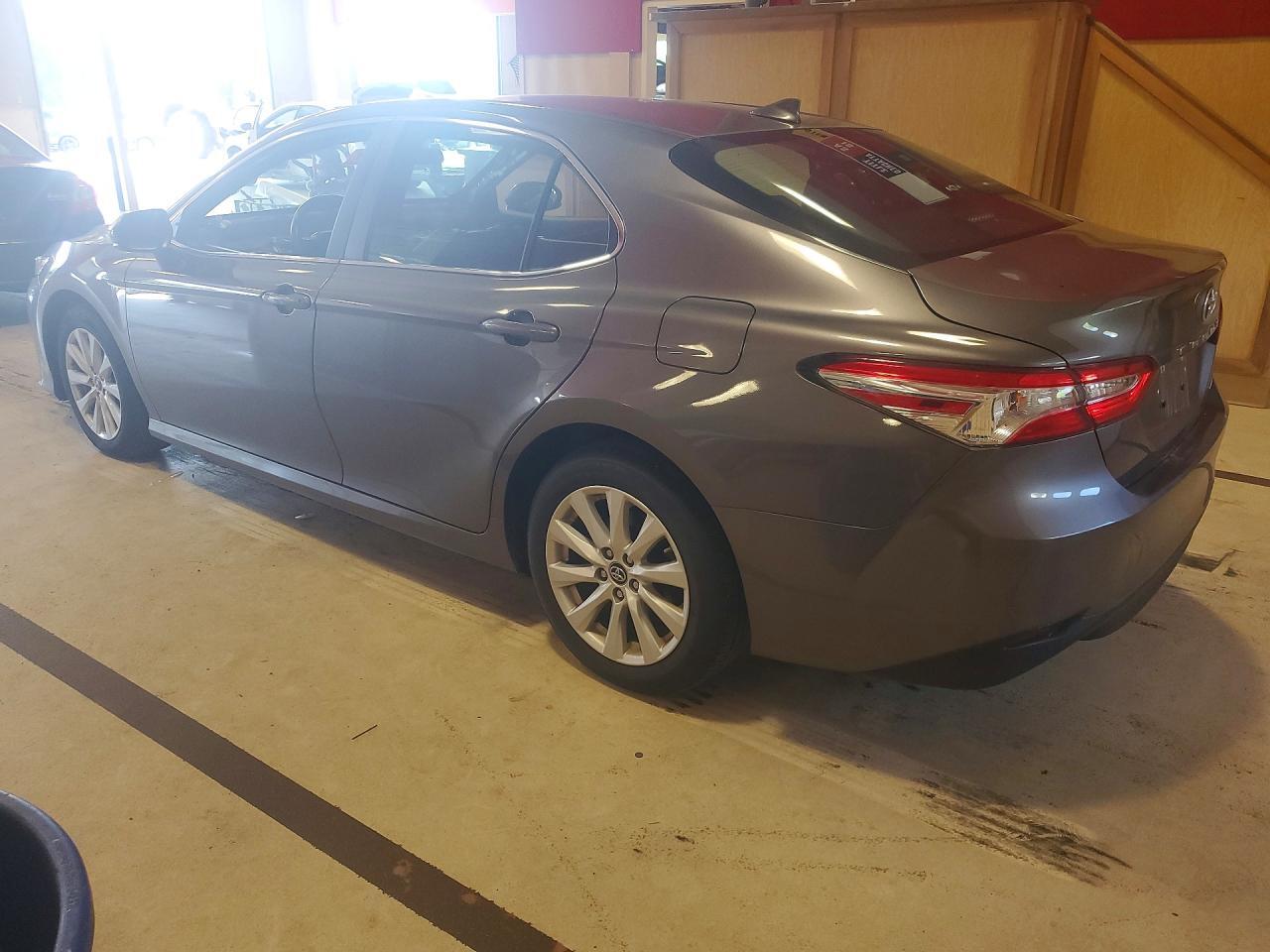 2019 TOYOTA CAMRY LE — Фото 2 из 12