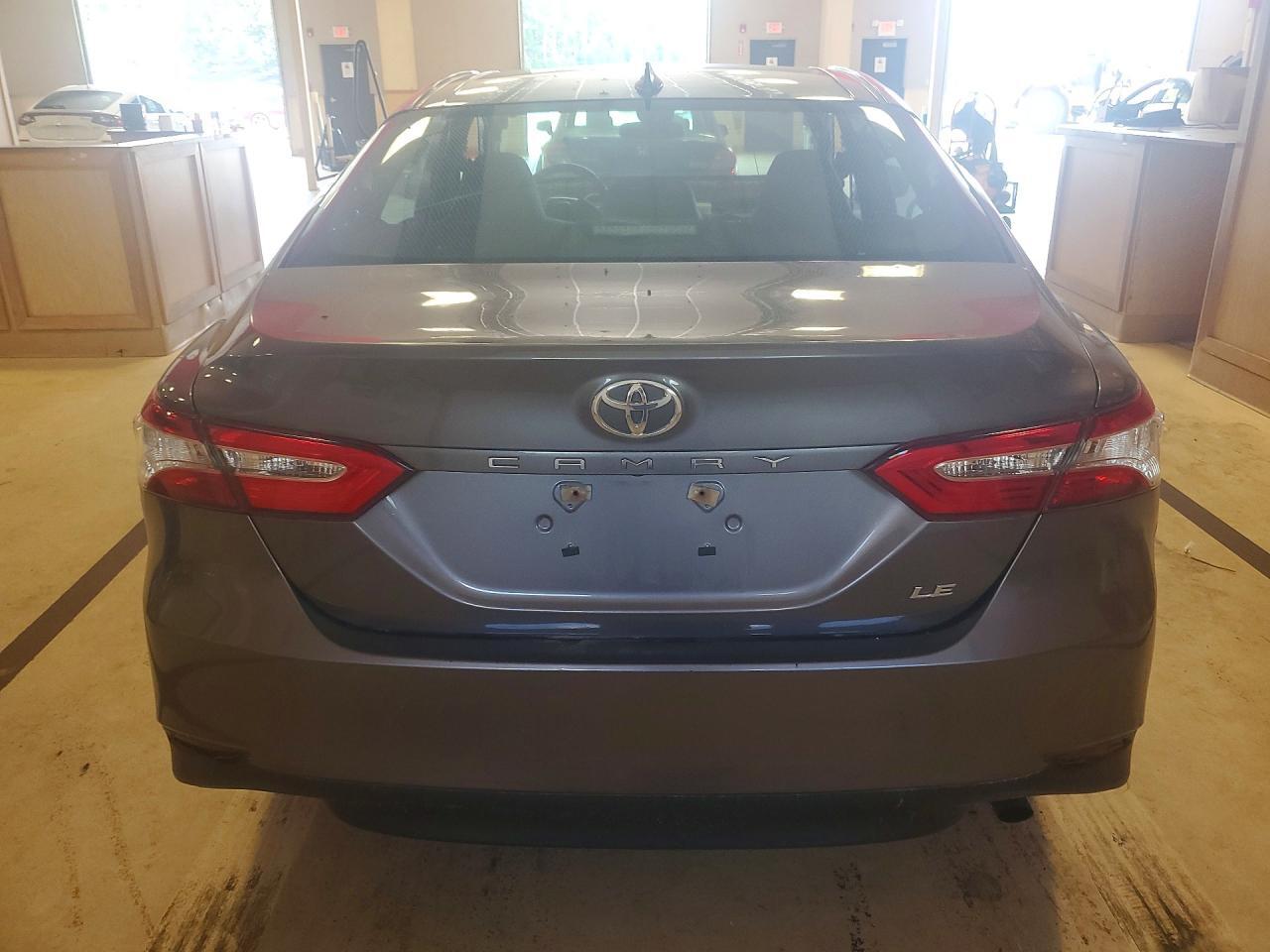 2019 TOYOTA CAMRY LE — Фото 6 из 12