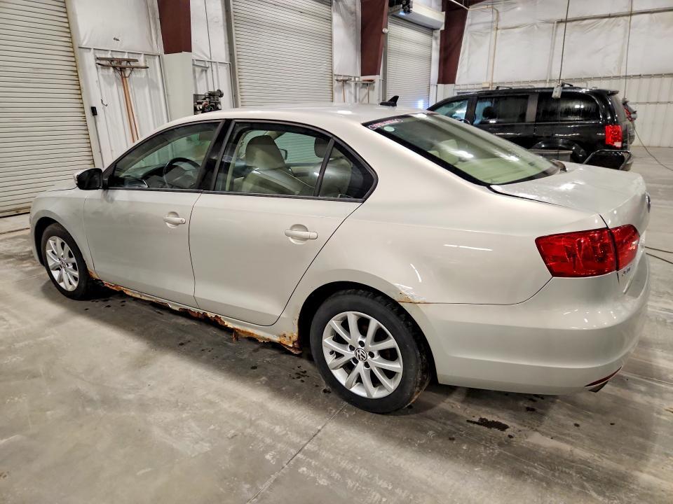 2011 VOLKSWAGEN JETTA SE — Фото 2 из 12