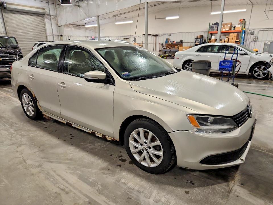 2011 VOLKSWAGEN JETTA SE — Фото 4 из 12
