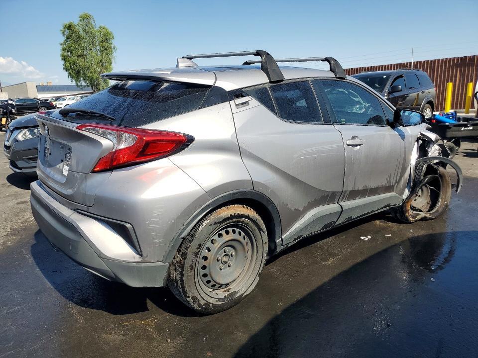 2019 TOYOTA C-HR LE — Фото 3 из 13