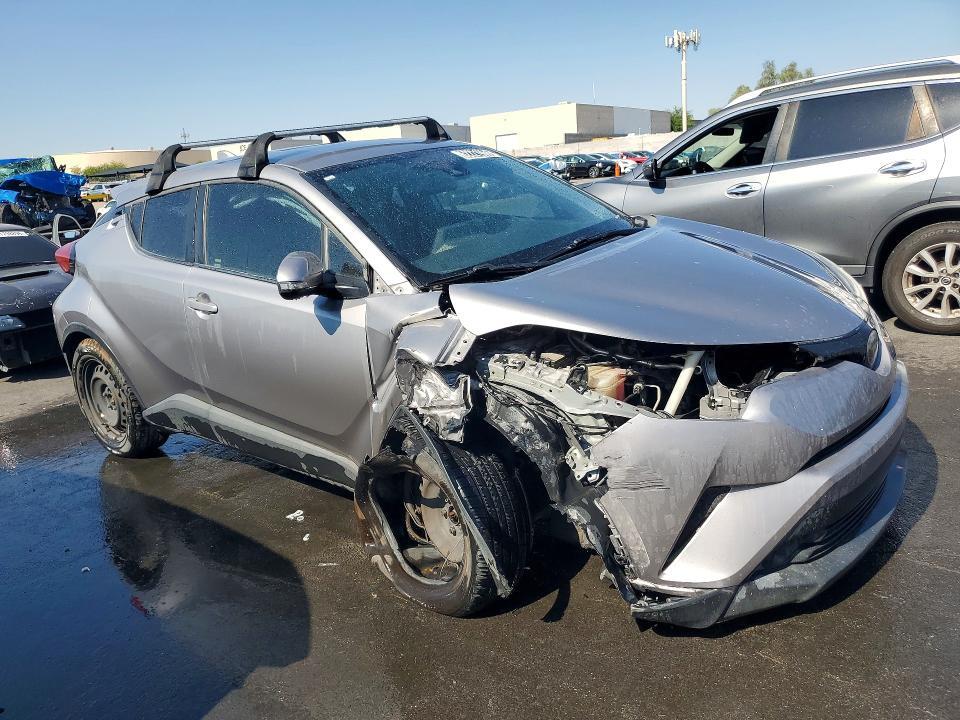2019 TOYOTA C-HR LE — Фото 4 из 13