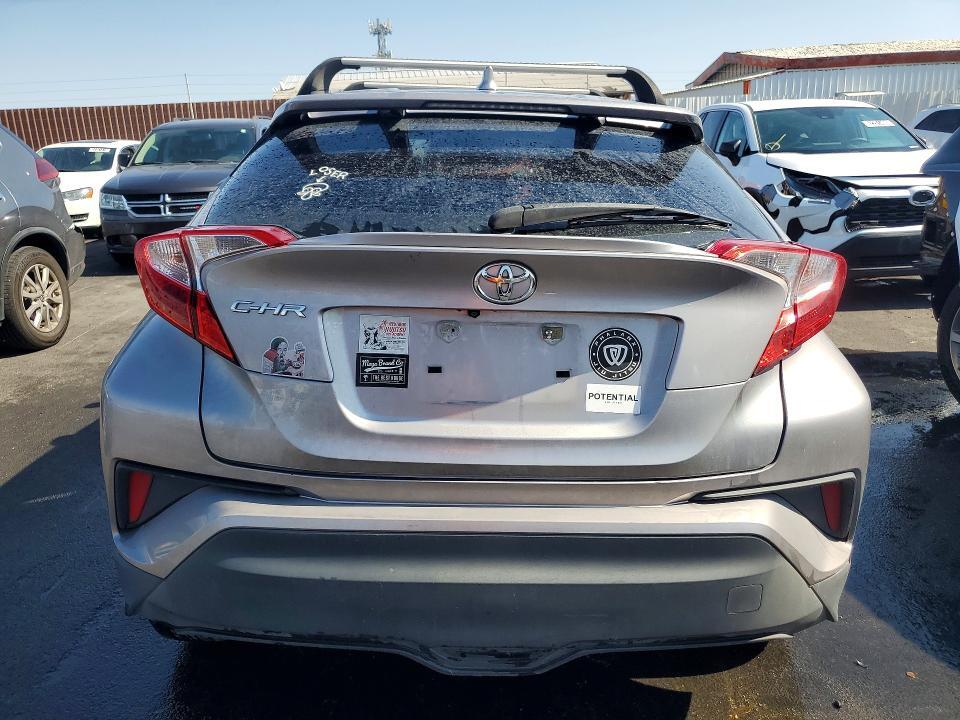 2019 TOYOTA C-HR LE — Фото 6 из 13