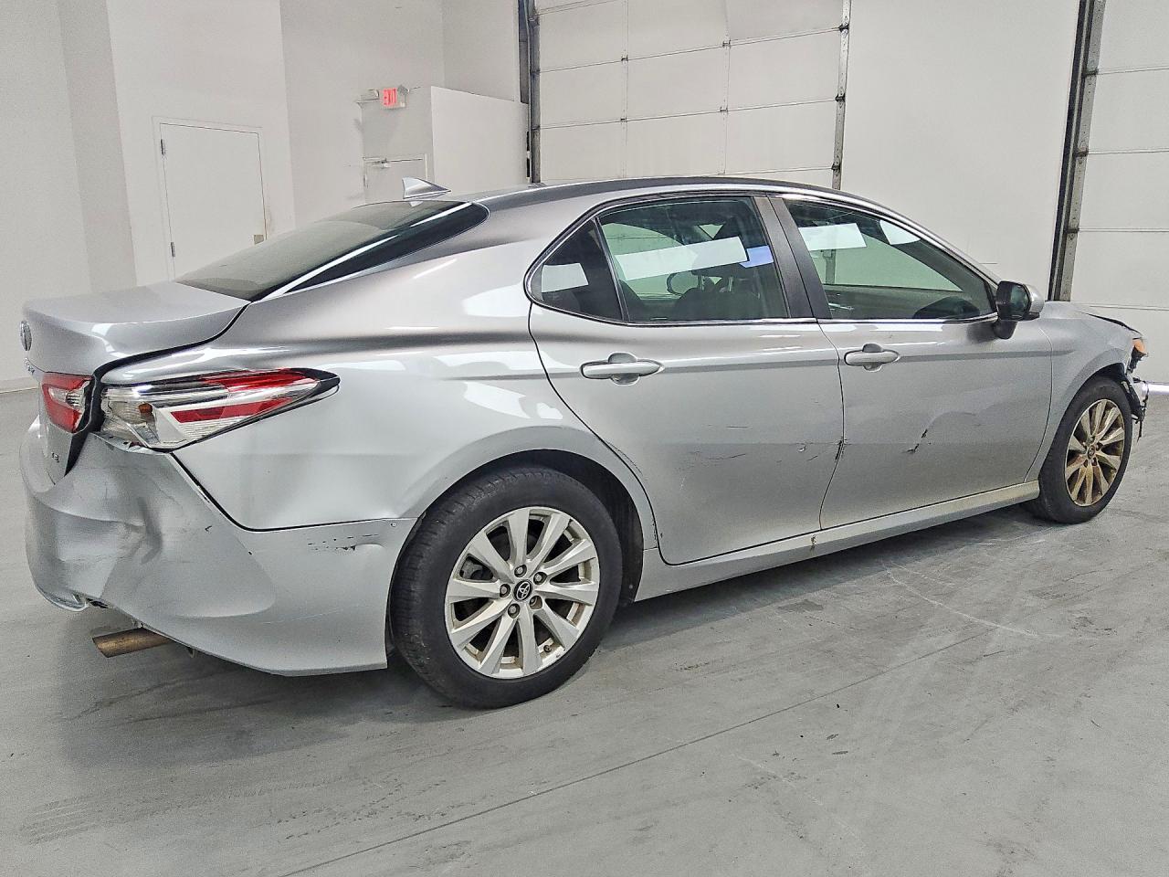 2019 TOYOTA CAMRY LE — Фото 3 из 12