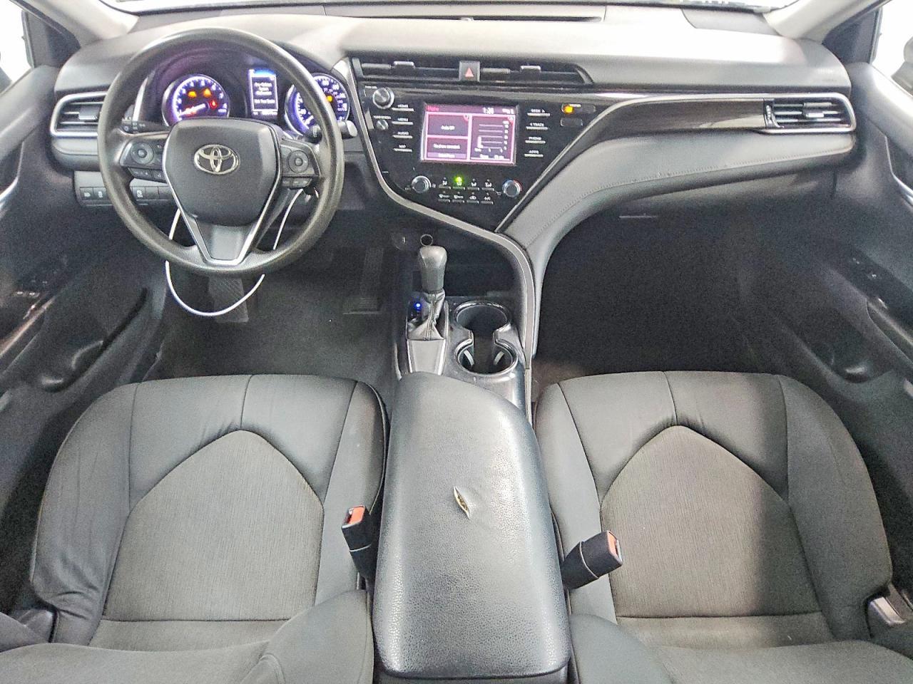 2019 TOYOTA CAMRY LE — Фото 8 из 12