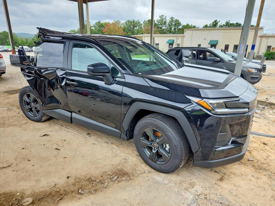 2026 TOYOTA RAV4 LE — Фото 4 из 13