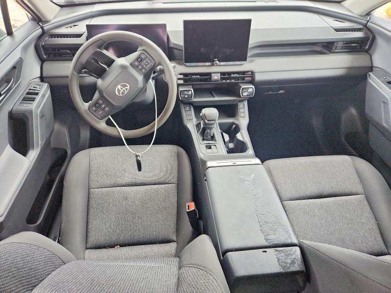 2026 TOYOTA RAV4 LE — Фото 8 из 13