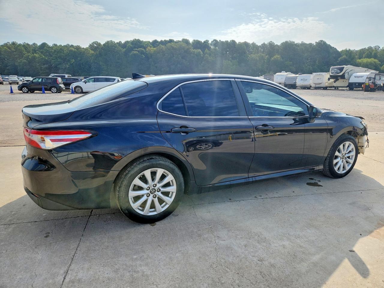 2019 TOYOTA CAMRY LE — Фото 3 из 12