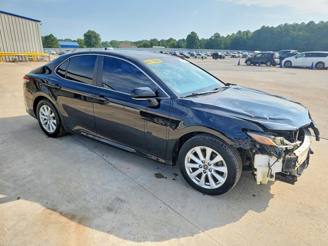 2019 TOYOTA CAMRY LE — Фото 4 из 12